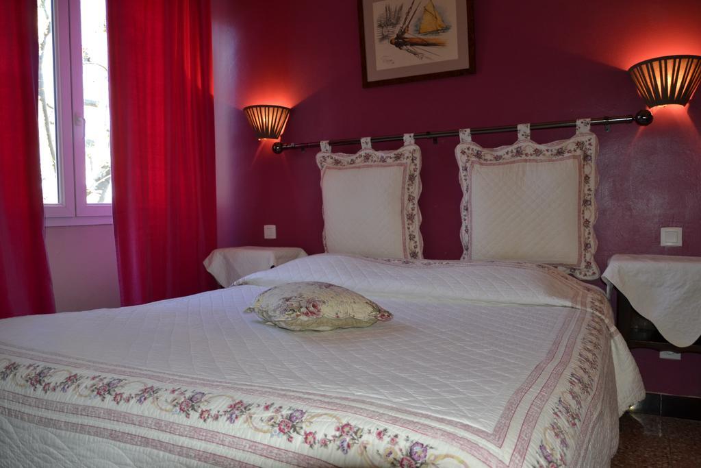 Hotellerie De L'Esplanade Rians  Экстерьер фото