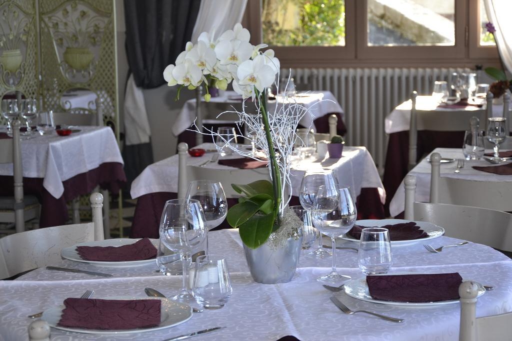 Hotellerie De L'Esplanade Rians  Экстерьер фото