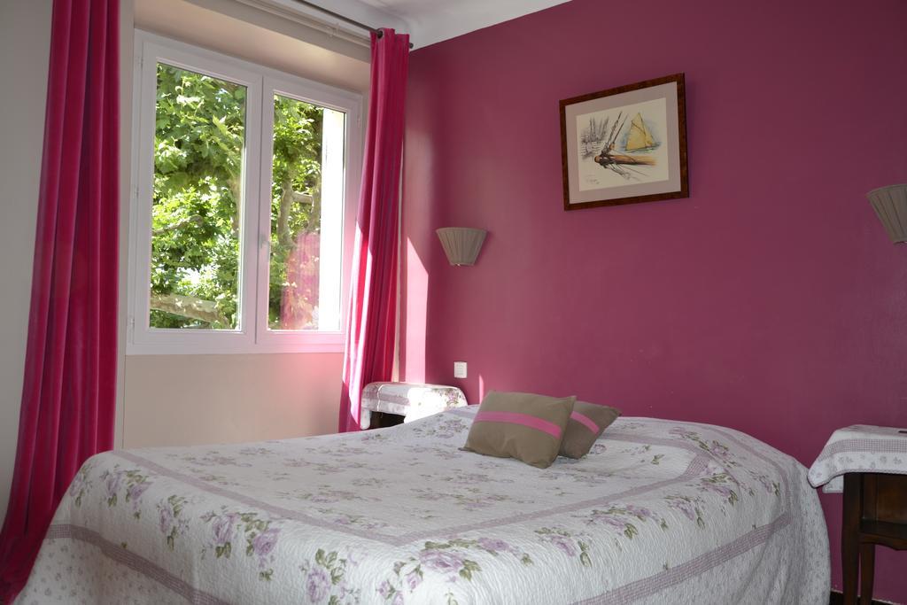 Hotellerie De L'Esplanade Rians  Экстерьер фото
